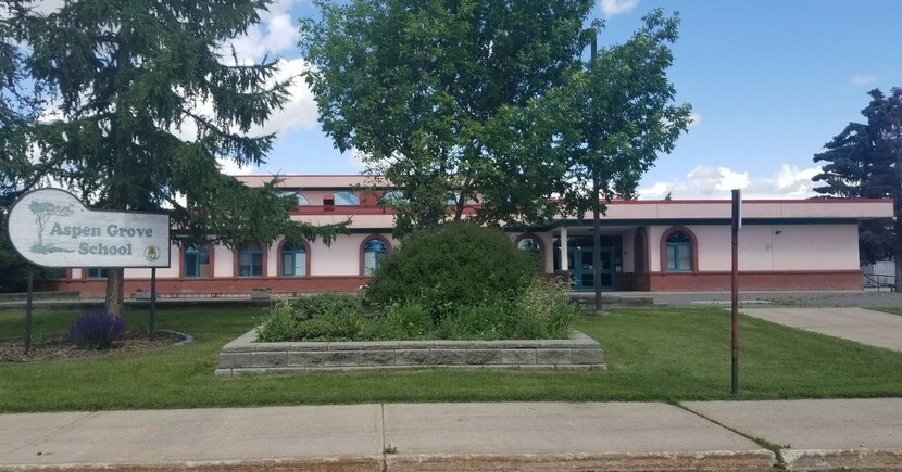 Picture of the front of Aspen Grove School